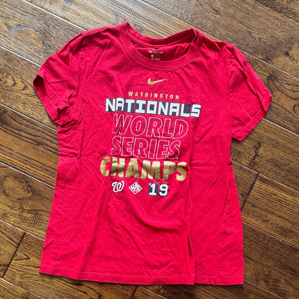 Nike Kids Red Washington Nationals World Series Champs Tee boy size medium